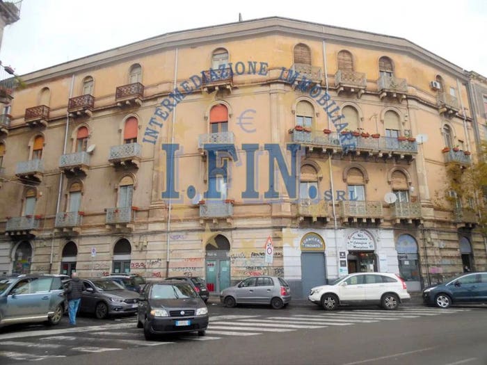 Appartamento con 6 locali in vendita in Via Antonino di Sangiuliano, Centro Storico, Catania