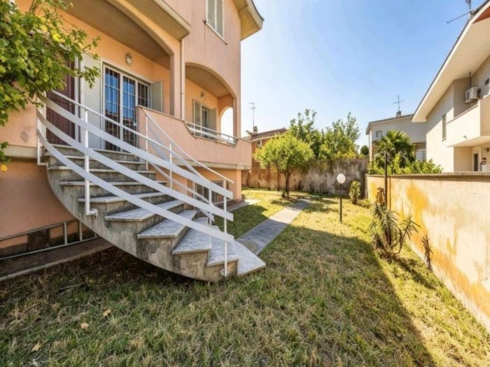 Casa con 6 locali in vendita in Via delle muse, Lido di Cincinnato Sirene, Anzio