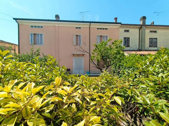 Casa con 6 locali in vendita in Piazza Giacomo Matteotti, Centro, Castel Goffredo