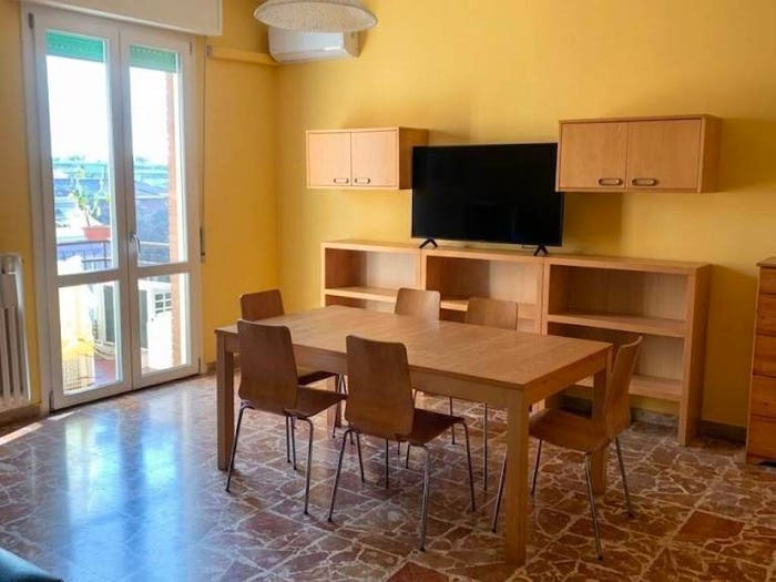 Appartamento con 6 locali in vendita in Viale Antonio Gramsci, Sacca Stazione, Modena
