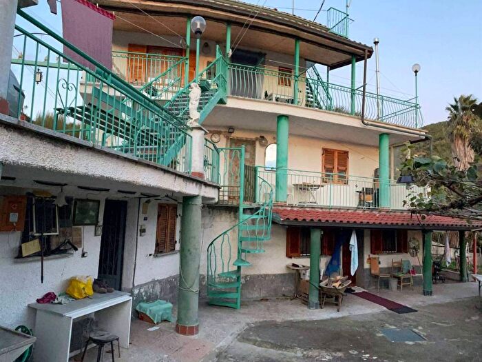 Casa con 6 locali in vendita in Montenero, Bordighera