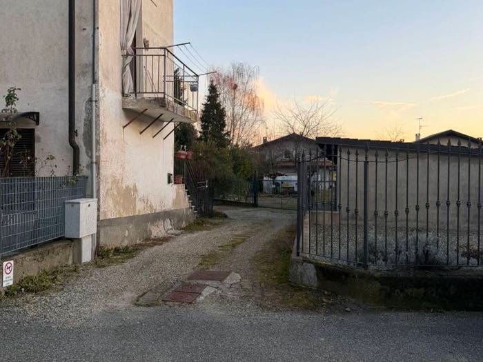 Casa con 6 locali in vendita in Strada Cantone Ostocco, Vaglio, Biella