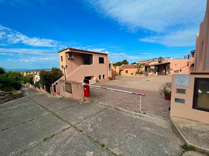 Appartamento trilocale in vendita in Via Angioj, Golfo Aranci