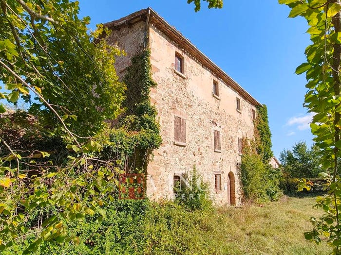 Casa con 6 locali in vendita in San Leo