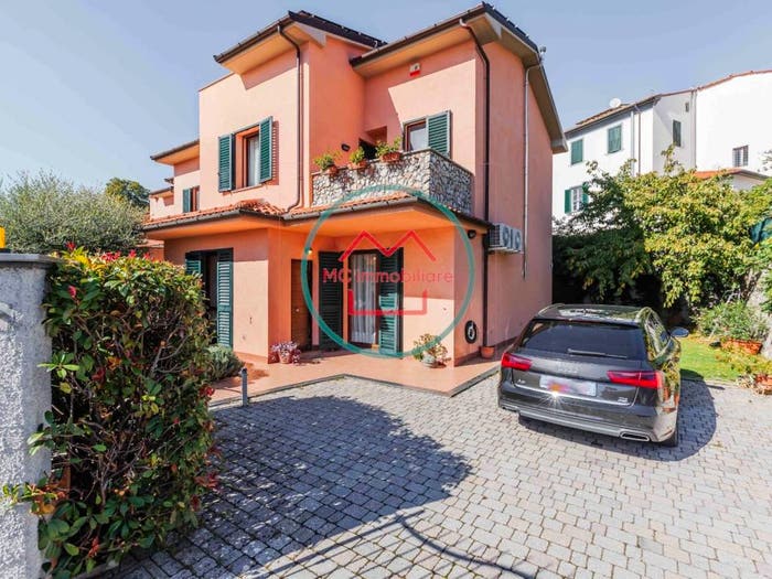 Casa con 6 locali in vendita in Via dei Fiori, Alberghi Via Romana Pescia Morta, Pescia