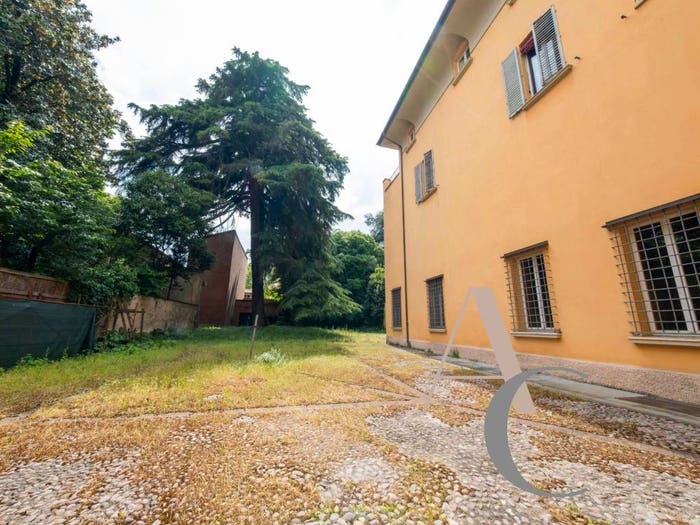 Appartamento trilocale in vendita in Strada Maggiore, Santo Stefano, Bologna
