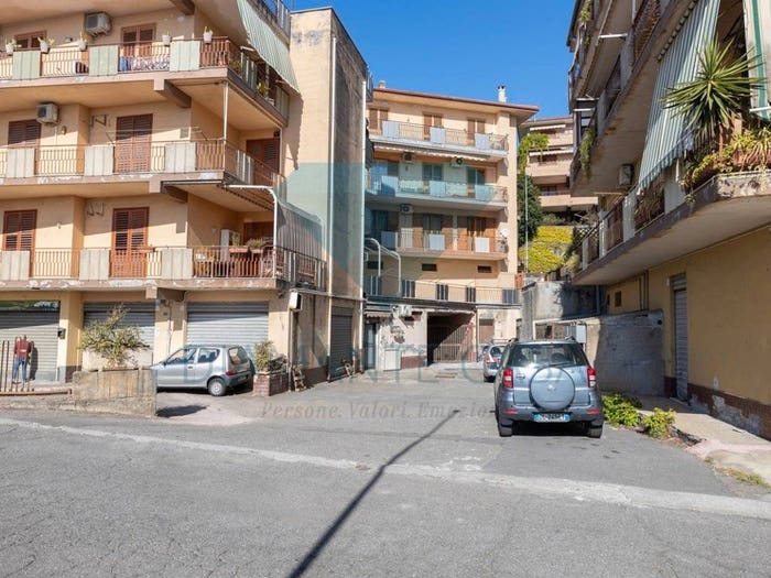 Appartamento quadrilocale in vendita in Via Orazio Samperi, Ficarazzi Gallinaro, Aci Castello