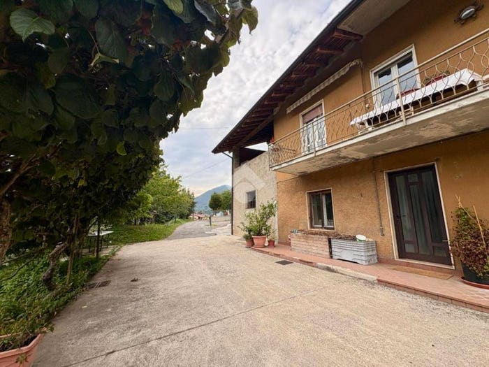Casa quadrilocale in vendita in Via S Fermo, Pradalunga