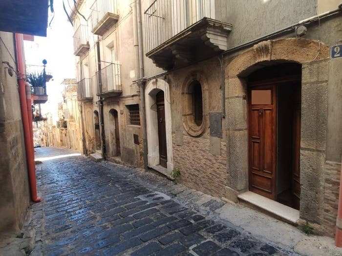 Appartamento bilocale in vendita in Via Pusterna, Centro, Caltagirone