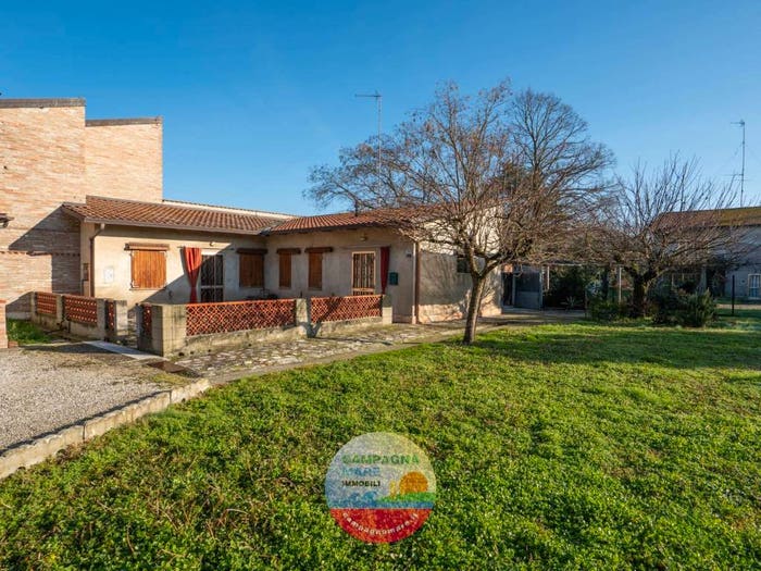 Casa quadrilocale in vendita in Piazza Unità d'Italia, Centro, Jolanda di Savoia
