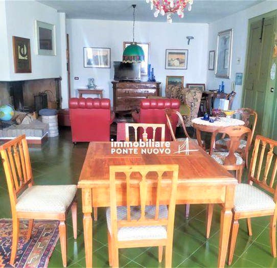 Appartamento con 6 locali in vendita in Contrada Uberti Nc, Centro Storico, Cesena