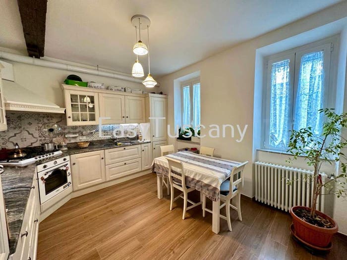 Appartamento con 6 locali in vendita in Via San Paolino, Piazza Napoleone San Michele, Lucca