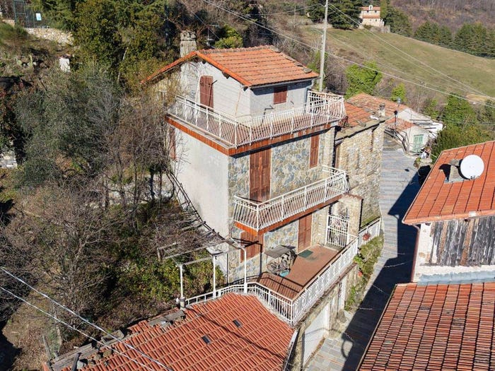 Casa trilocale in vendita in Via Costa, Molini di Triora