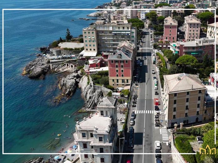 Appartamento quadrilocale in vendita in Via Roncallo, Quinto, Genova