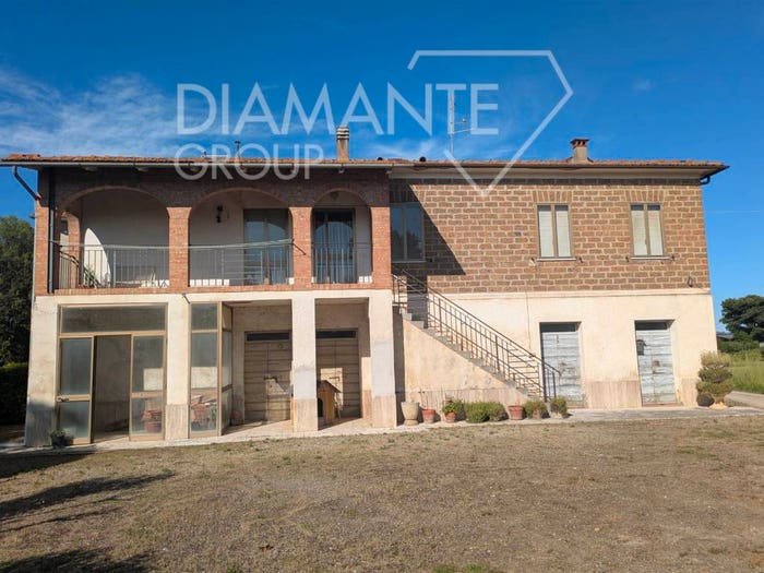 Casa con 5 locali in vendita in Montepulciano