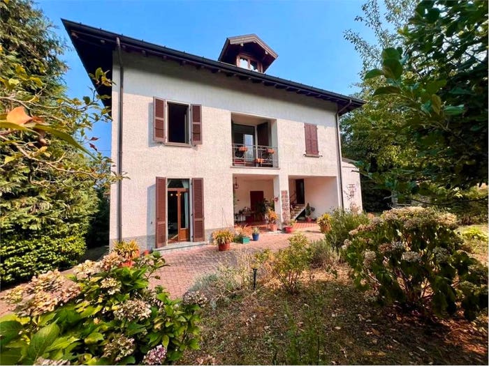Casa con 6 locali in vendita in Cavour, Centro, Leggiuno
