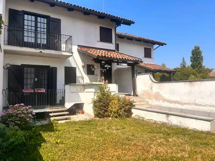 Casa con 6 locali in vendita in Via Val Bera, Centro, Castagnole delle Lanze
