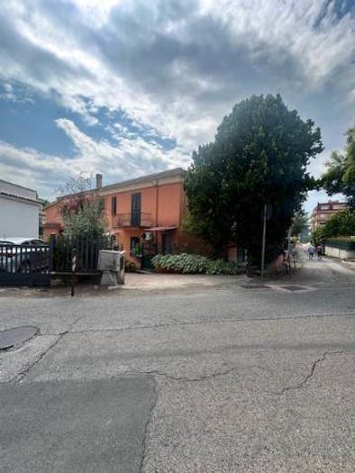 Casa con 5 locali in vendita in Via Martiri Ungheresi, Centro, Alatri