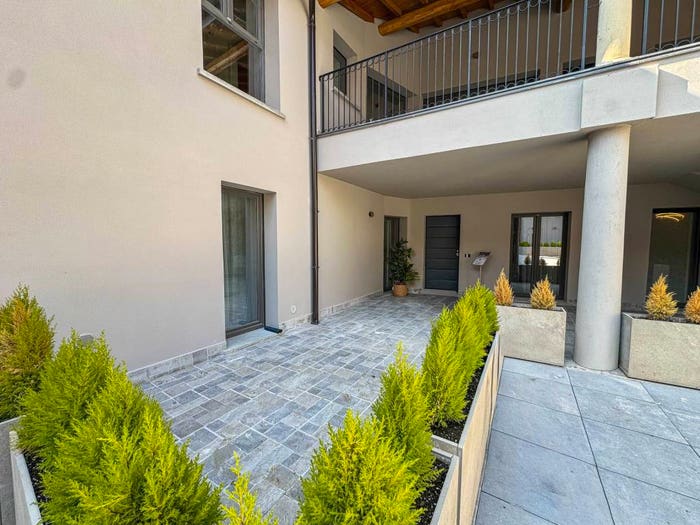 Appartamento quadrilocale in vendita in Via San Pietro, Centro, Cantello