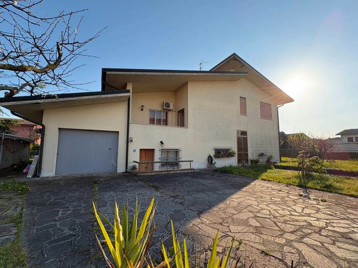 Casa con 6 locali in vendita in Via Giuseppe Garibaldi, Centro, Castagnaro