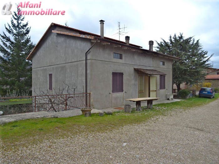 Casa con 5 locali in vendita in Ortignano Raggiolo