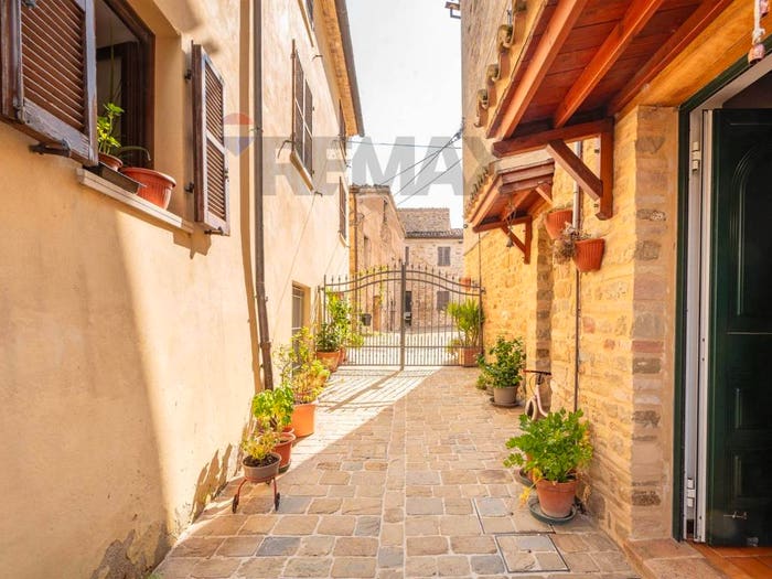 Casa con 6 locali in vendita in via piana, Poggio Cupro, Cupramontana