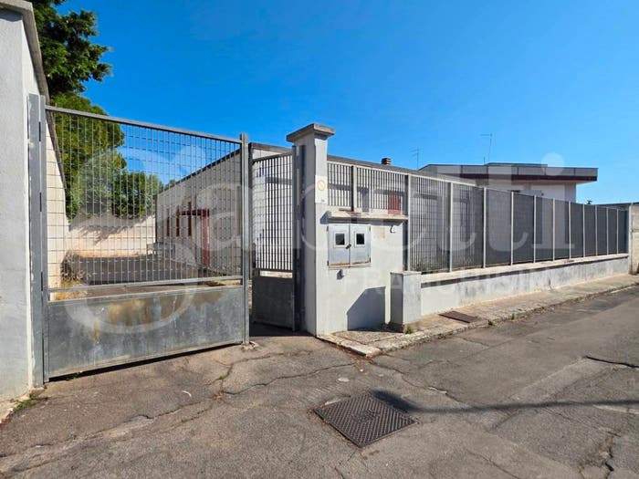Casa quadrilocale in vendita in via trappeti, Centro, Guagnano