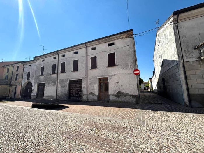 Casa con 6 locali in vendita in Via Giacinto Bianchi, Villa Pasquali, Sabbioneta