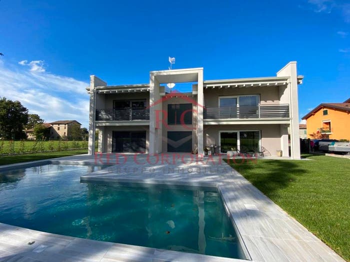 Casa con 6 locali in vendita in Strada Bassa, Centro, Montecchio Emilia