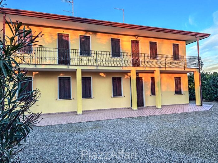 Casa con 6 locali in vendita in Via Cansiglio, Piove di Sacco