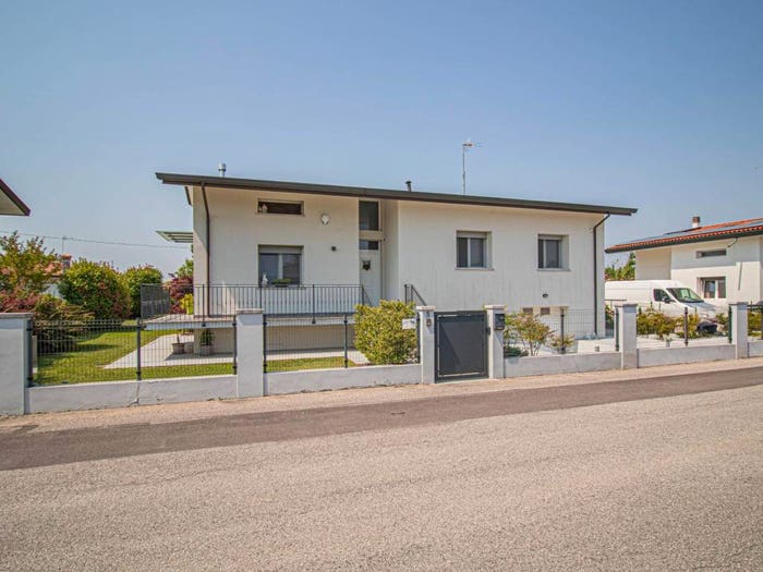 Casa con 5 locali in vendita in Azzano Decimo
