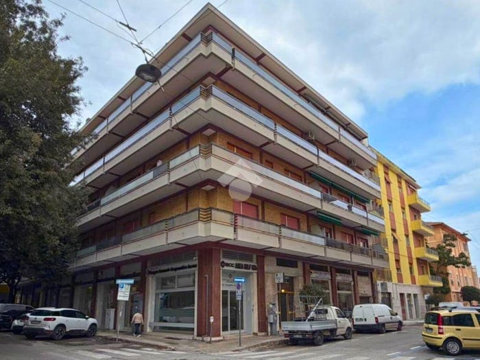 Appartamento trilocale in vendita in Via Carlo Maratta, Adriatico, Ancona