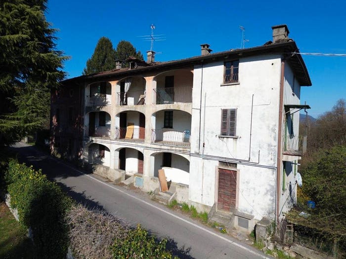 Casa con 6 locali in vendita in Via Leggiuno, Laveno, LavenoMombello