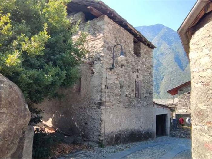 Casa quadrilocale in vendita in Frazione Pied de Ville, Arnad