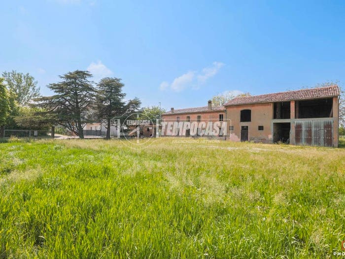 Casa con 6 locali in vendita in Via Lama, Mordano
