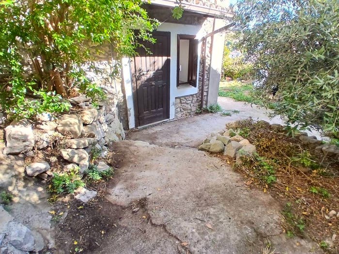 Casa con 6 locali in vendita in Piazza Colonna, Roiate