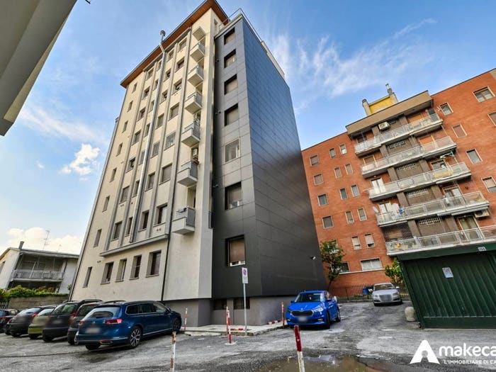 Appartamento trilocale in vendita in via Castellini, Melegnano