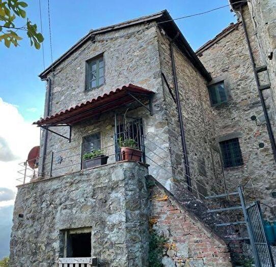 Casa con 5 locali in vendita in Albiano, Barga