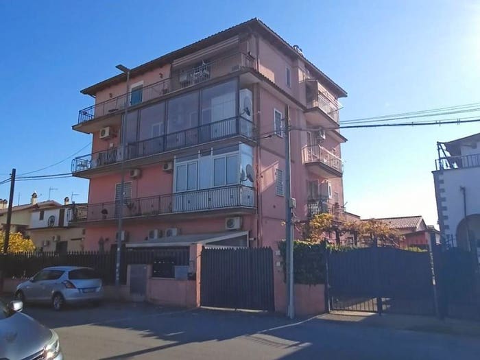 Appartamento trilocale in vendita in Via Ostra Vetere, Corcolle, Roma