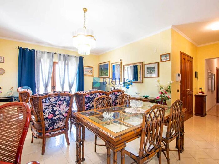 Casa con 6 locali in vendita in Via Madrid, Viale Aldo Moro Ospedale Vecchio, Olbia