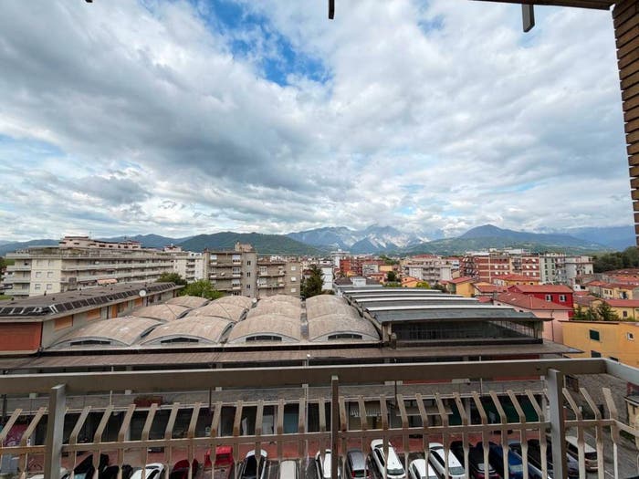 Appartamento con 5 locali in vendita in Via Capitano Michele Fiorillo, Marina di Carrara, Carrara