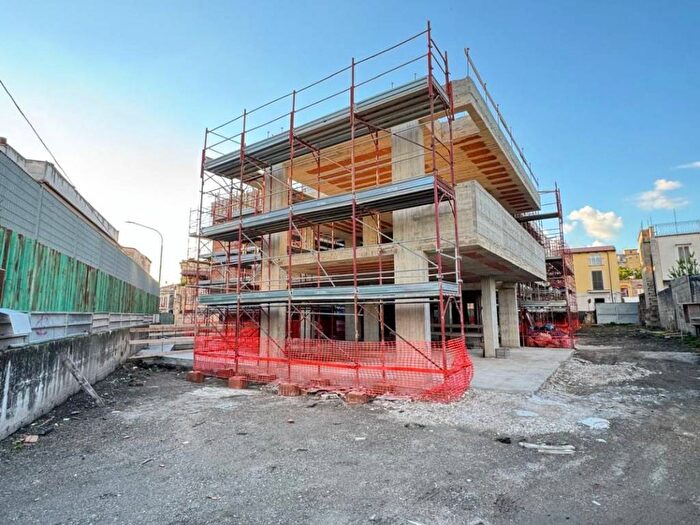 Casa quadrilocale in vendita in Via Giovanni Pascoli, Centro, Marigliano