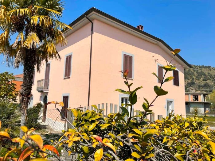 Casa con 6 locali in vendita in Via Casilina, Villa Felice, Colfelice