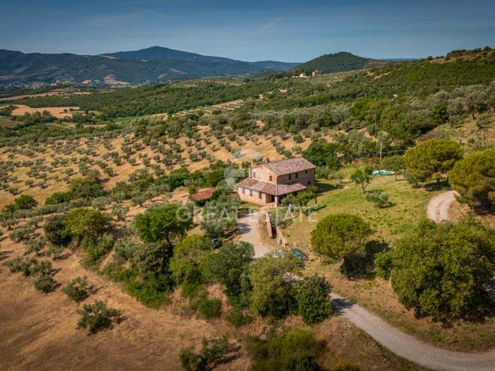 Casa con 6 locali in vendita in Strada Vicinale di Capannara, Panicale