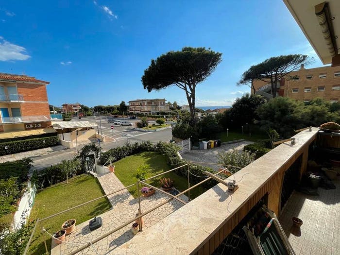 Appartamento trilocale in vendita in Piazza Sant'Anastasio, Lavinio Mare, Anzio