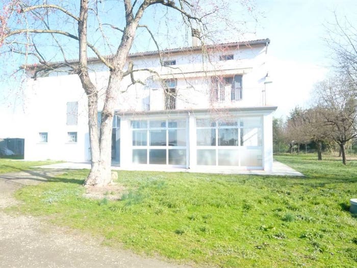Casa con 6 locali in vendita in STRADA REATINO, Novellara