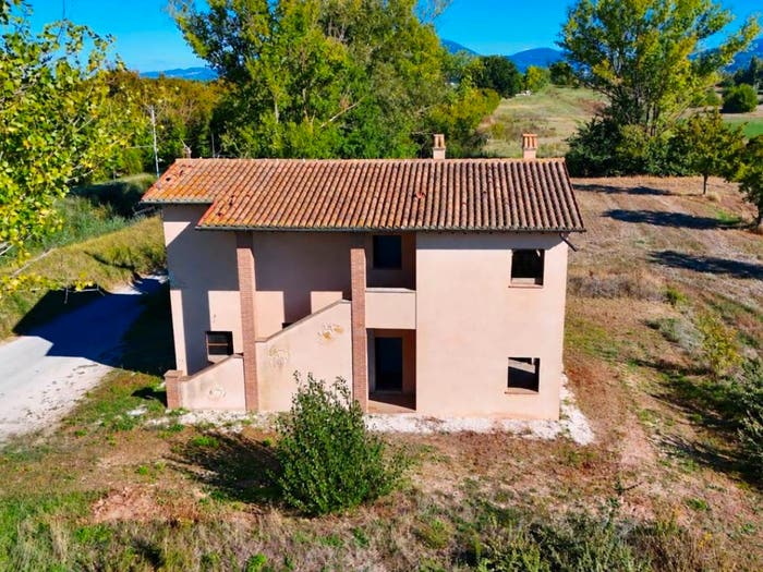 Casa quadrilocale in vendita in Via Ruicciano, Montefalco