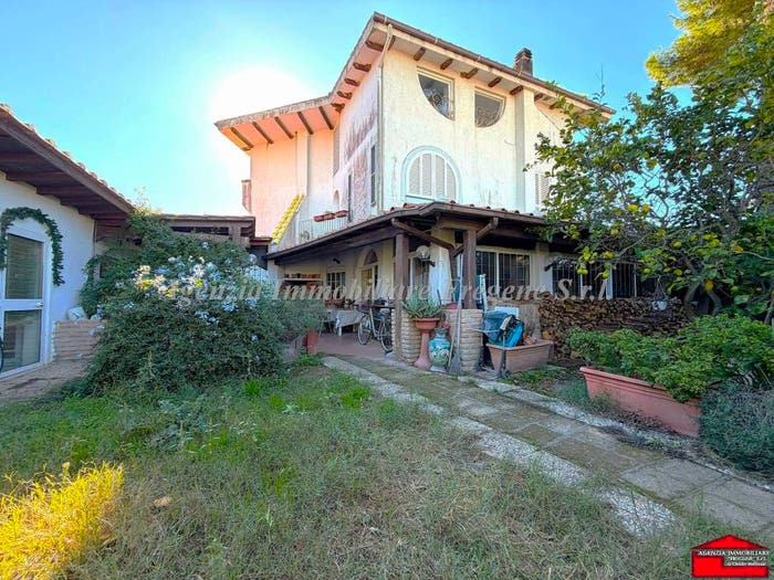 Casa quadrilocale in vendita in Via Marina di Torre Grande, Fregene, Fiumicino