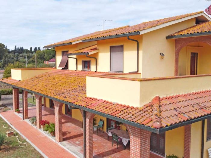 Casa con 6 locali in vendita in Collesalvetti