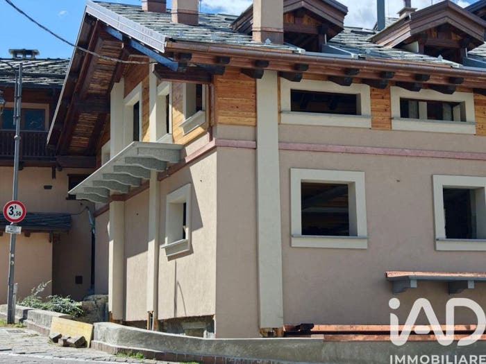 Appartamento con 5 locali in vendita in Via DES AMBROIS, Centro, Oulx